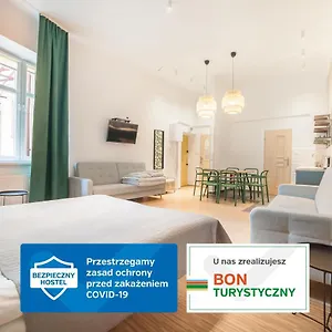 Dizzy Daisy Downtown Apartment